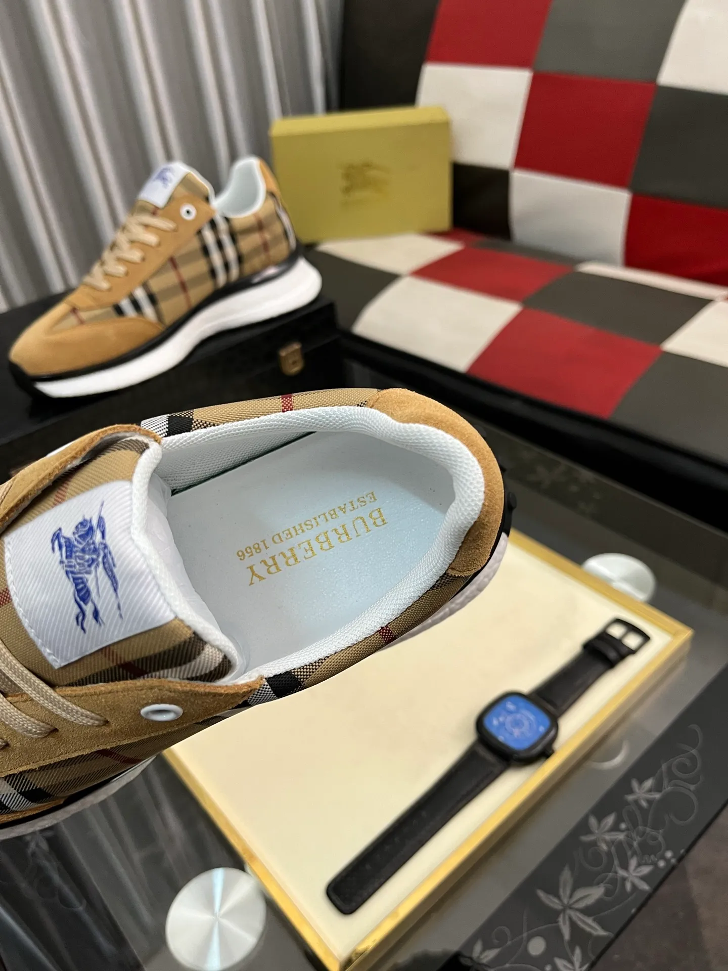 Men's shoes 💰438⌚️⌚️[BURBERRY] Burberry's authentic original high-end casual shoes🇨🇳Exquisite craftsmanship, this fabric is made of high mercerized fabric💯top layer🐷leather lining, suitable for drivers to drive🌴Original wear-resistant rubber outsole, versatile style, worth owning🍓Sizes 38-442️⃣Colors available